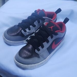 Nike Black and Red Sneakers Classic Low-Top Design